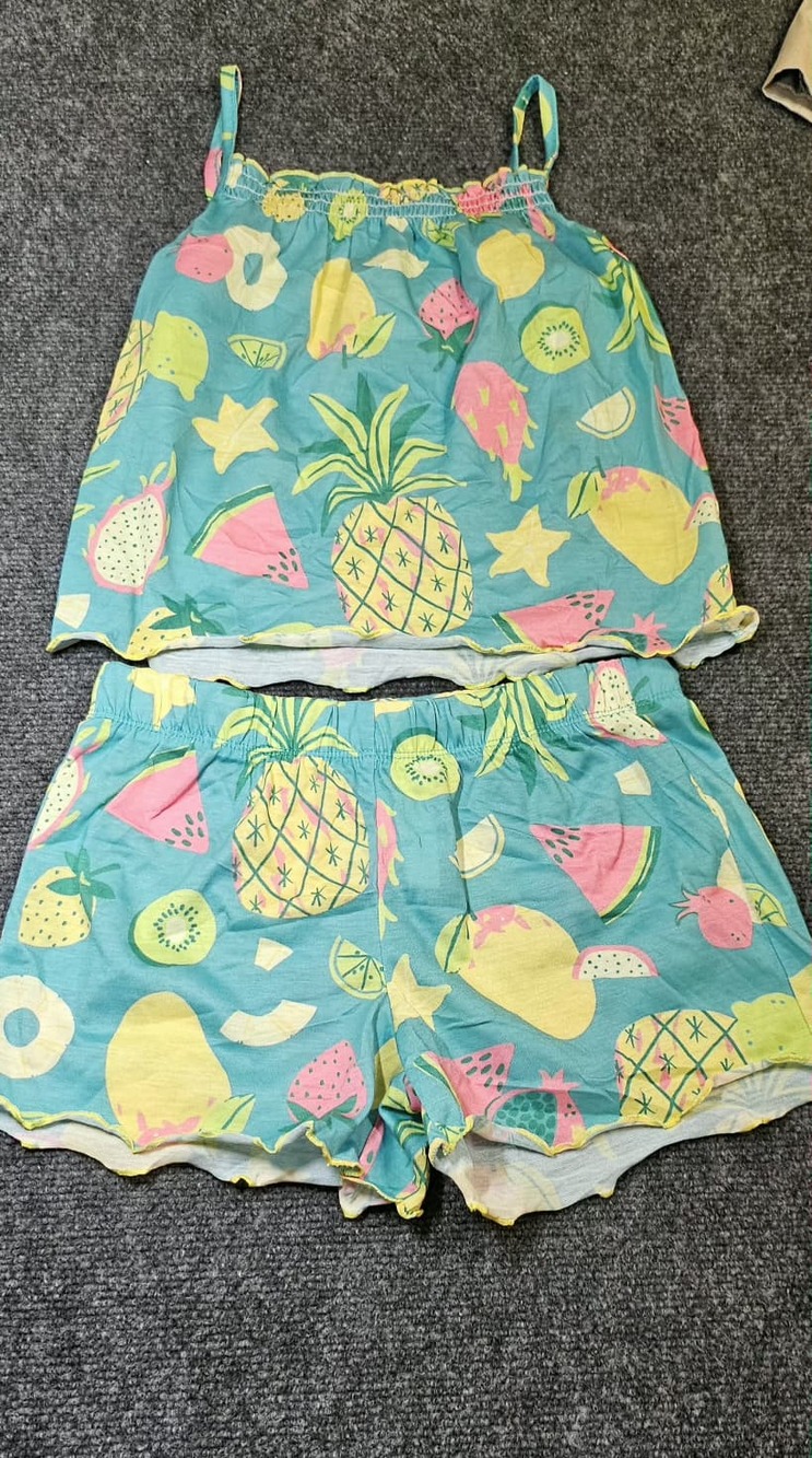 Girl's summer outfit